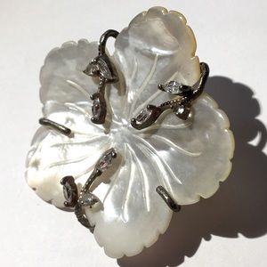 Mother of Pearl Flower Pin Brooch VINTAGE EUC